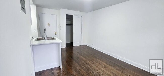 Photo - E 16 ST Unit 3X