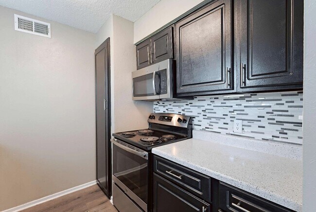 Photo - 531 Bedford Rd Unidad 221