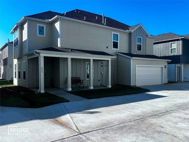 Building Photo - 335 Huisache St