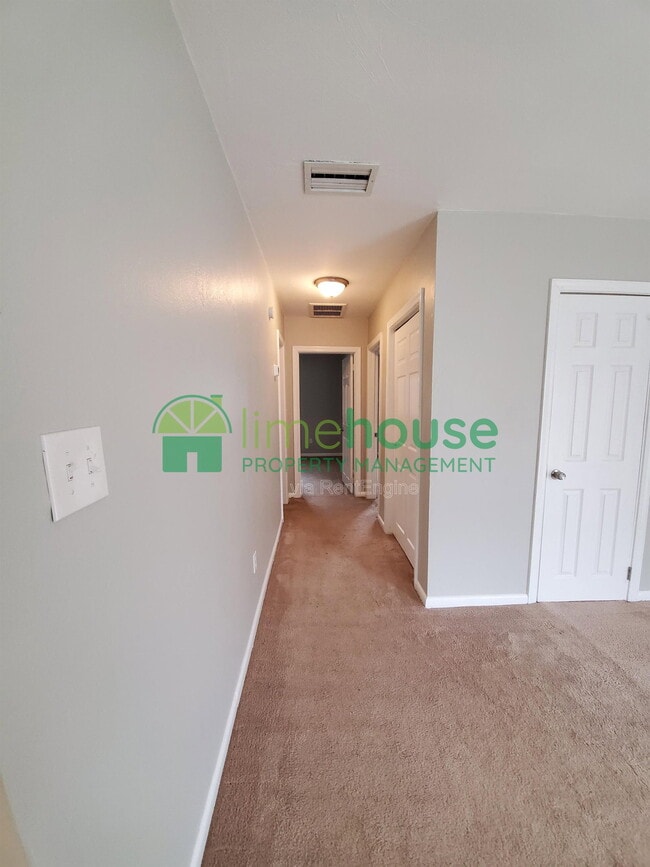 Building Photo - 2421 Arkansas Ave Unit A