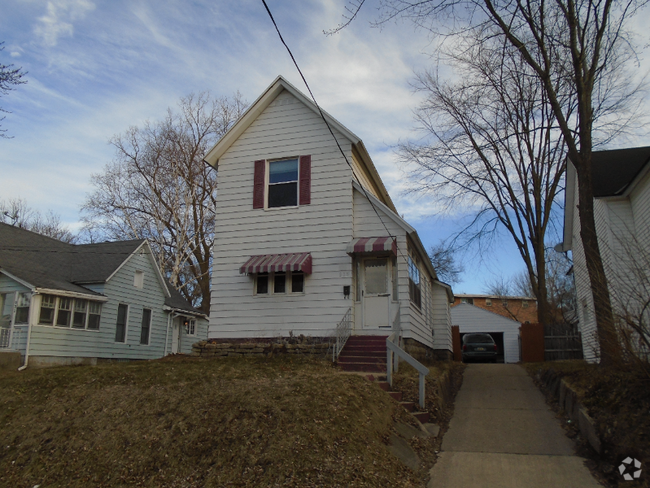 Building Photo - 935 Baraga St NE Rental