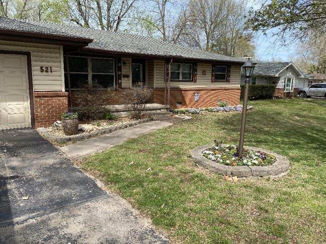 Photo - 521 N Lone Pine Ave Casa