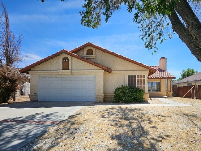 New Listing! - New Listing! Casa