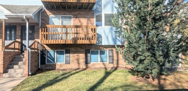 Building Photo - 253 Pinewood Cir