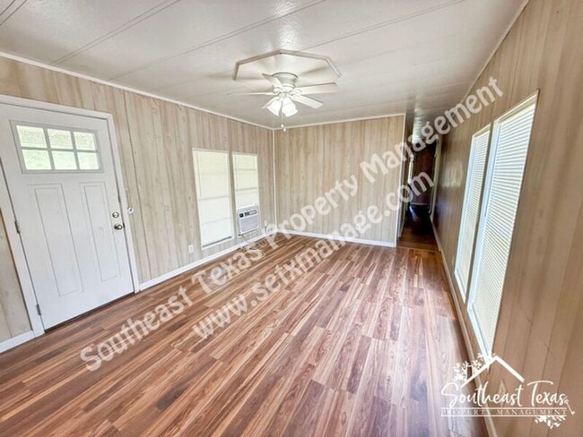 Photo - 1455 Mohawk St