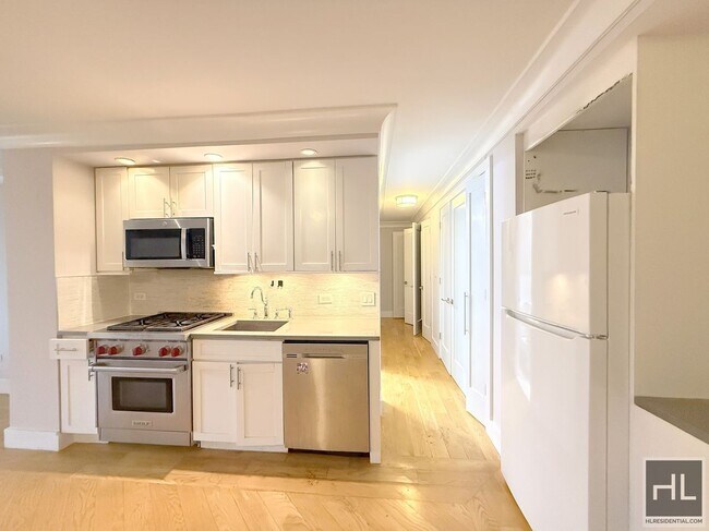Renovated 3 bed 1 bath with Laundry / Balcony / WEST 93 STREET