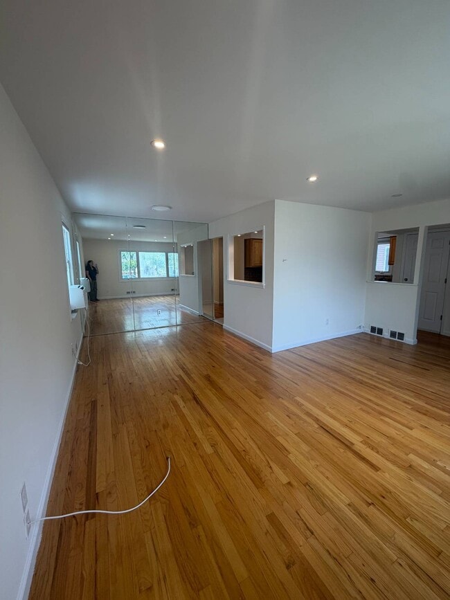 Building Photo - 268 Chesterton Ave