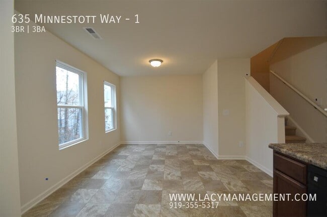 Photo - 635 Minnestott Way