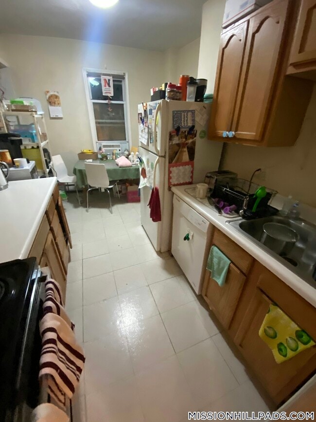 Building Photo - 822 Huntington Ave