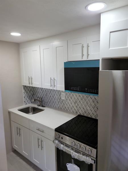 Building Photo - 1631 NE 8th Ave Rental