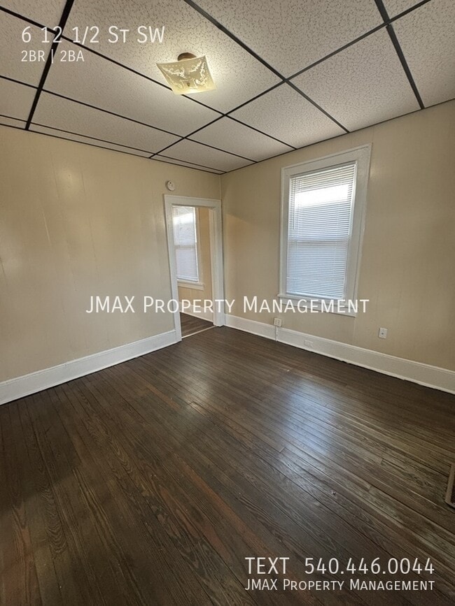 Photo - 6-12 1/2 12 1/2 St