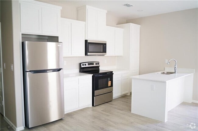 Building Photo - 1608 Canelo Dr Rental
