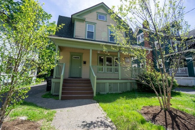 Building Photo - Available 6/1/26 - Single Family Home