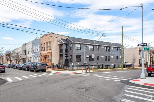 Building Photo - 61-21 55th St Unit 1 Rental