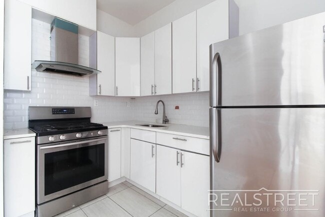 Photo - LUXURY 3 BR in Queens! Unit 501