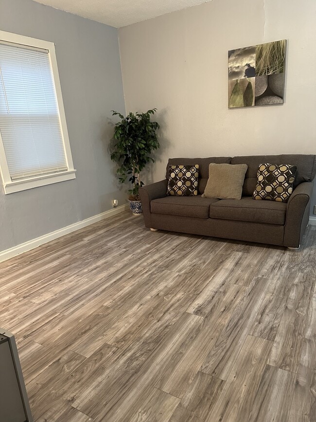 Photo - 460 Bluff Dr