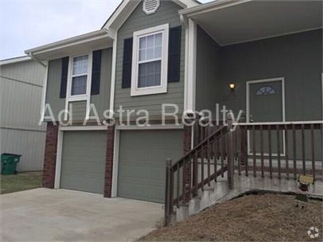 Building Photo - Spacious 2 Bedroom Platte City Duplex-Avai... Rental
