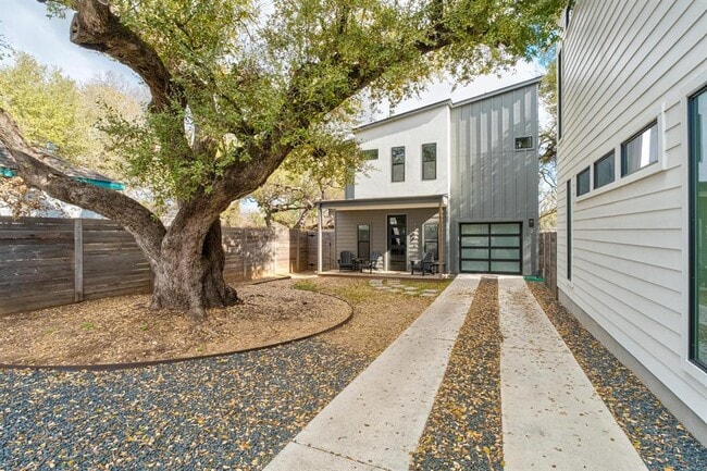 Building Photo - 1183 Oak Grove Ave