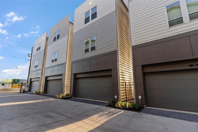 Photo - 308 Jensen Dr