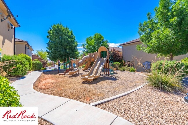 Photo - Charming 3 Bedroom Townhome with INTERNET INCLUDED & Dog-Friendly!
