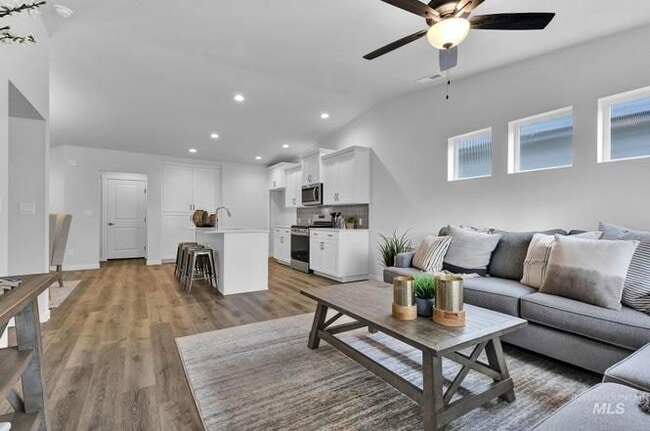 Photo - 1482 W Woodpine St