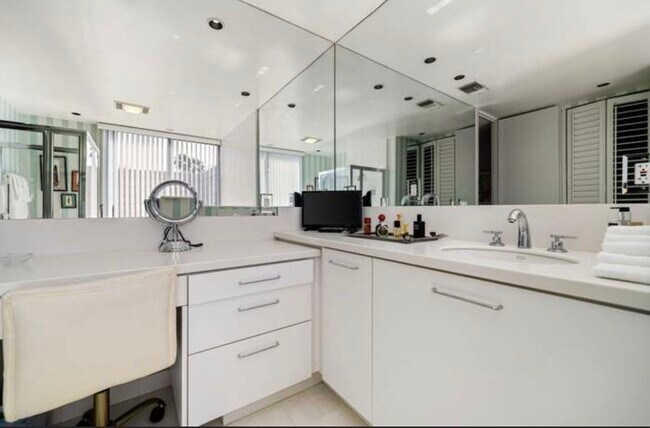 Photo - 1408 Tamarisk W St