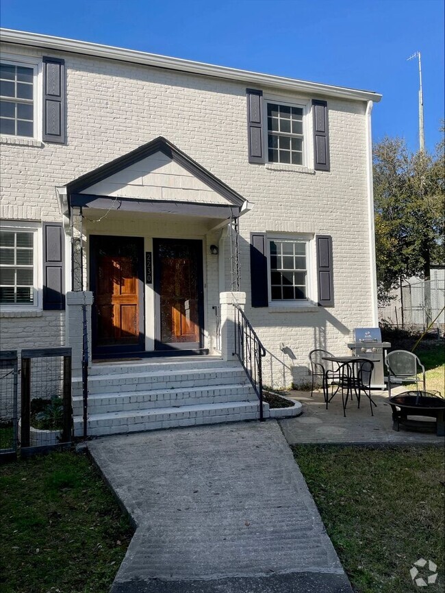 Building Photo - Updated two bedroom in Wagener Terrace - u... Rental