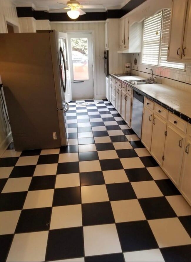 Photo - 295 Perryclear St