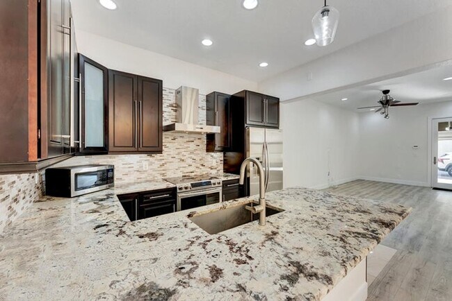 Photo - 406 NW 25th Ave