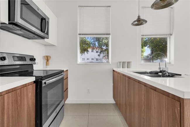 Building Photo - 924 Marseille Dr Unit 3