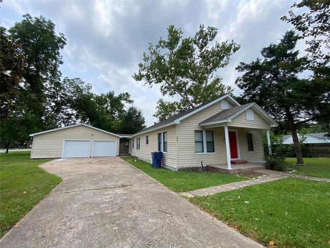 Building Photo - 205 N Elm St Rental