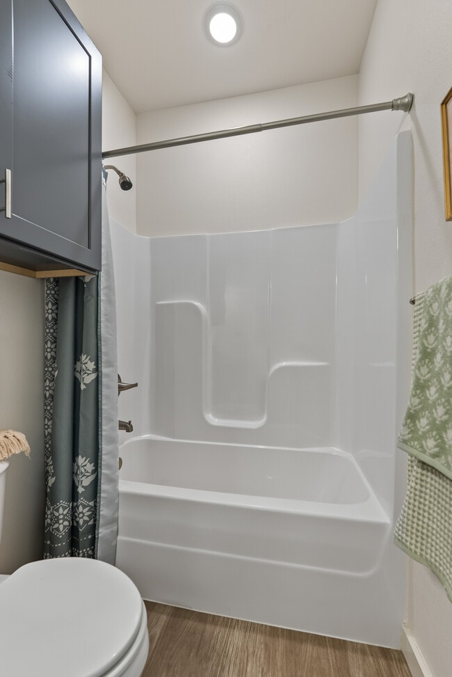 1BR, 1BA - 882SF - The Bonsai - Bathroom
