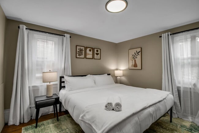 Furnished 1-Bedroom First-Floor Apartment Minutes from Highmark Stadium