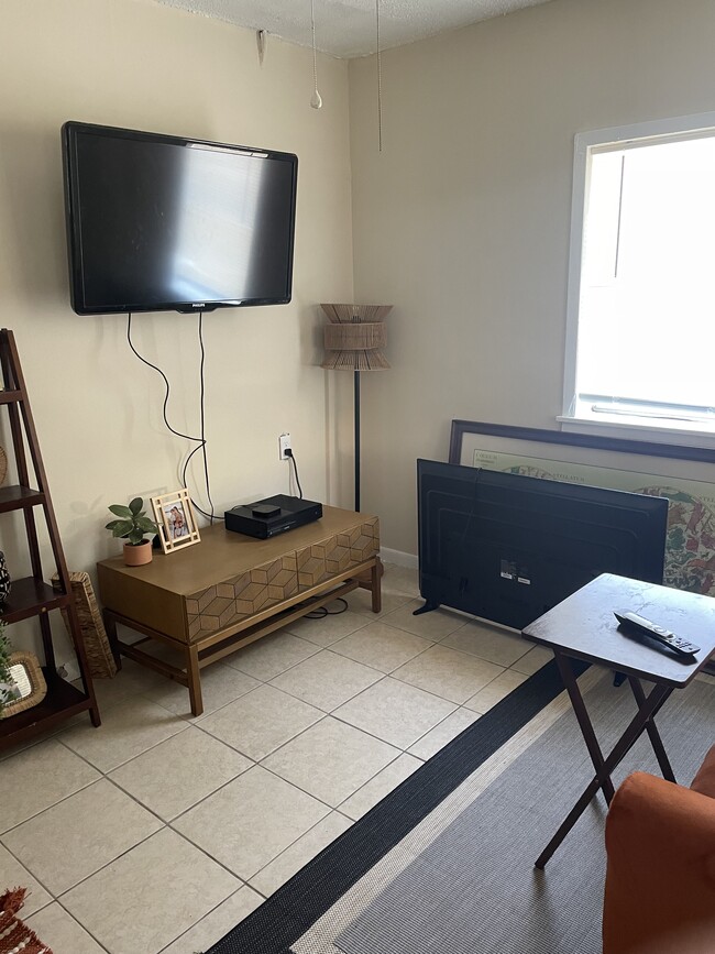 Building Photo - 1135 Anderson St Unit 2 Rental