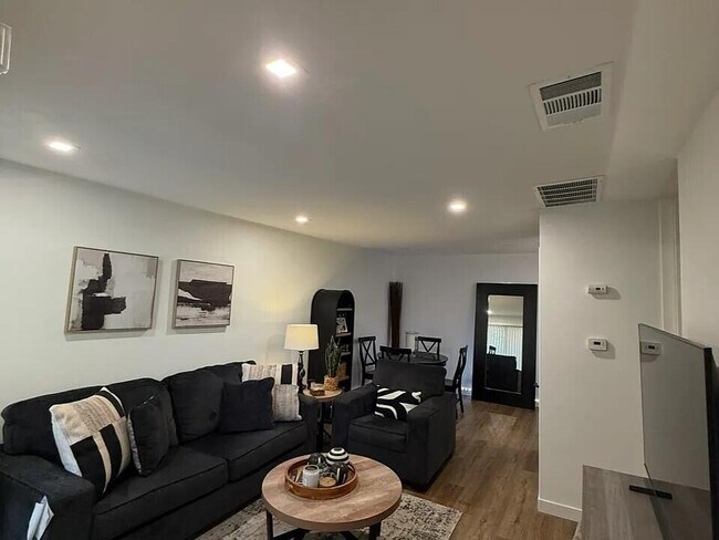 680 N Ashurst Ct Unit 215