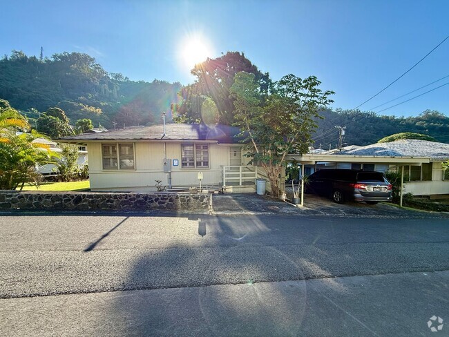 Building Photo - Lush landscape in town Rental