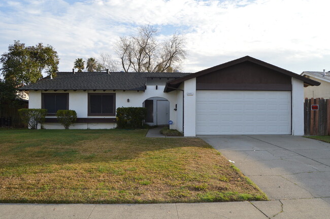 Beautiful 4 bedroom 2 bathroom home in Sac... - Beautiful 4 bedroom 2 bathroom home in Sac...