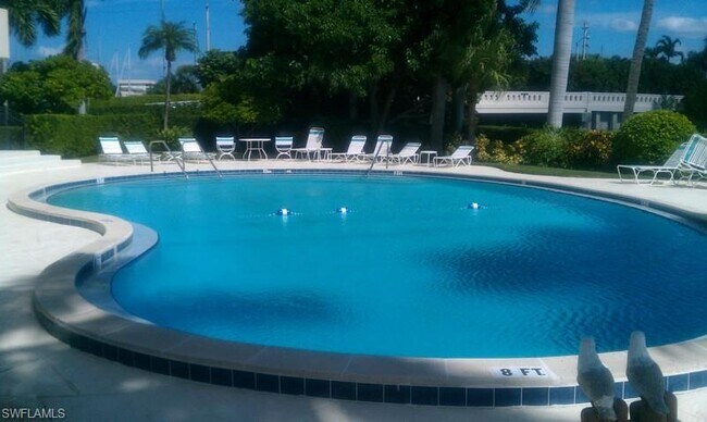 2150 Gulf Shore Blvd N
