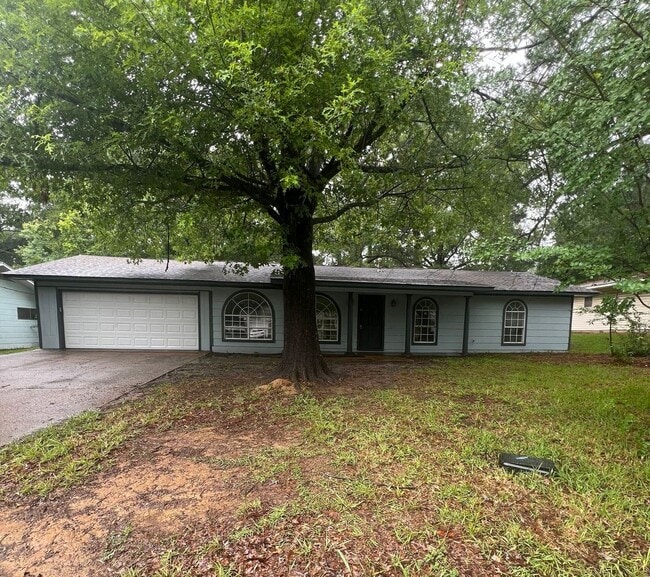 Building Photo - Beautiful 4/3 Home in North East Jackson