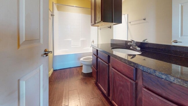 Photo - 709 Luther W St