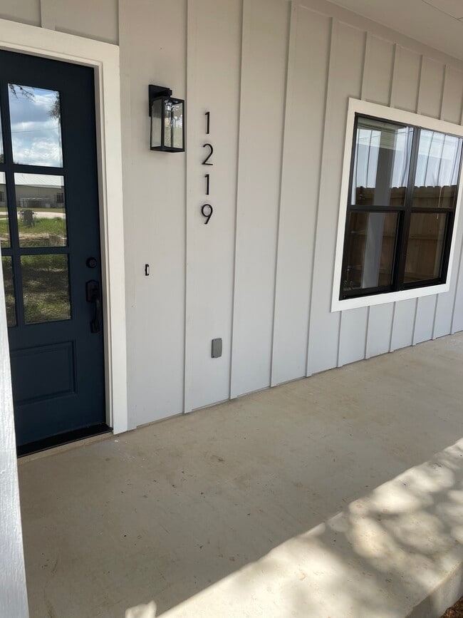 Photo - 1219 Mesquite St