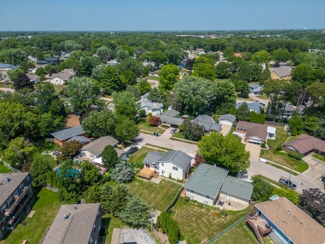 Photo - Large Updated 4-Bedroom Home for Rent – Moline