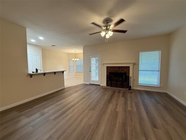 Photo - 303 Kates Way