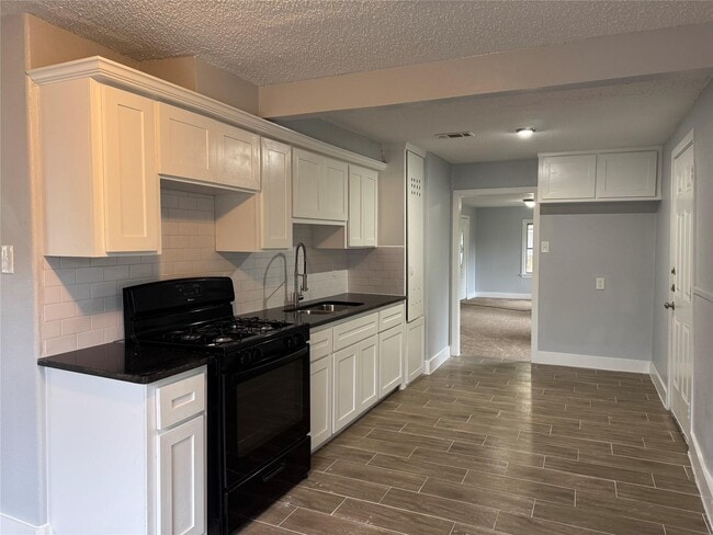 Photo - 710 Alvin St