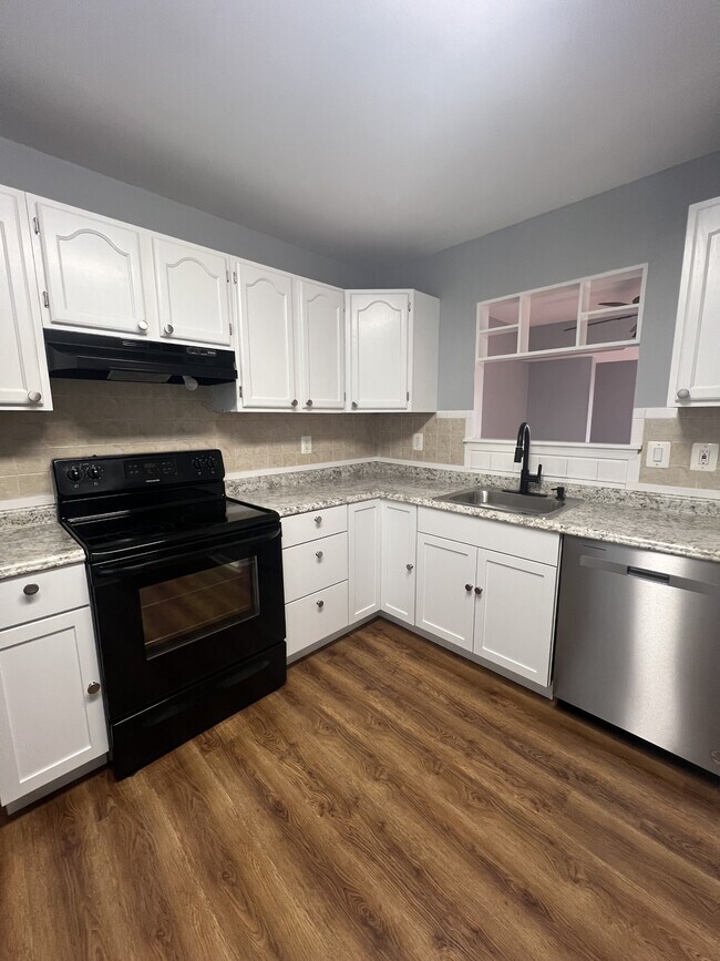 Photo - 731 Hemlock St