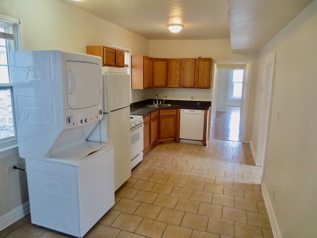 Building Photo - 1825 W Addison St Unit 2F