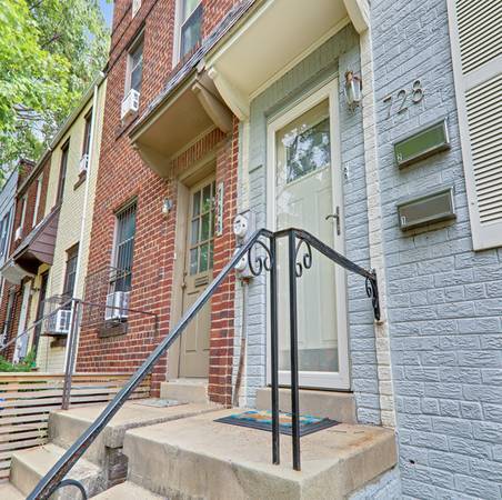 Great Deal - $1,950. / 1br - 620ft - An amazing renovated 1 Bedroom apartment - 728 5th St SE Unit 1