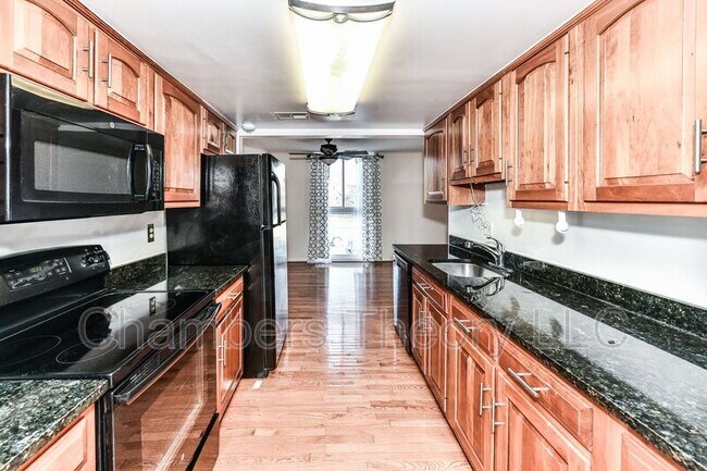 Photo - 8088 Edinburgh Dr