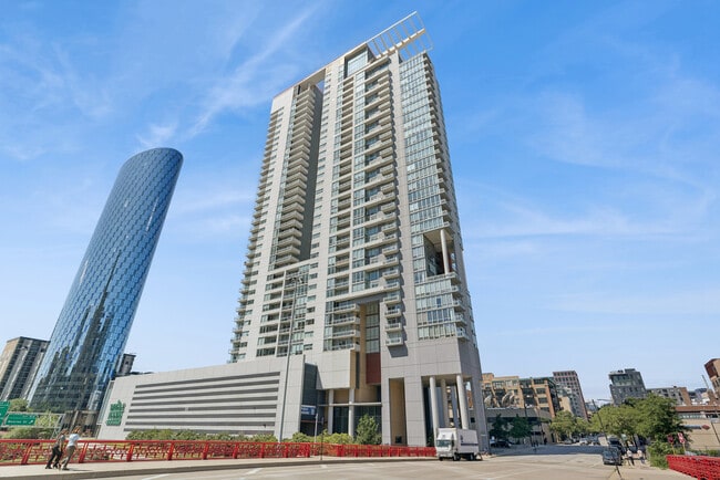 Building Photo - 737 W Washington Blvd Unit 806