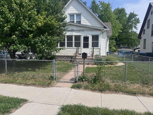 Charming 4-Bedroom Home in Desirable West ... - Charming 4-Bedroom Home in Desirable West ...